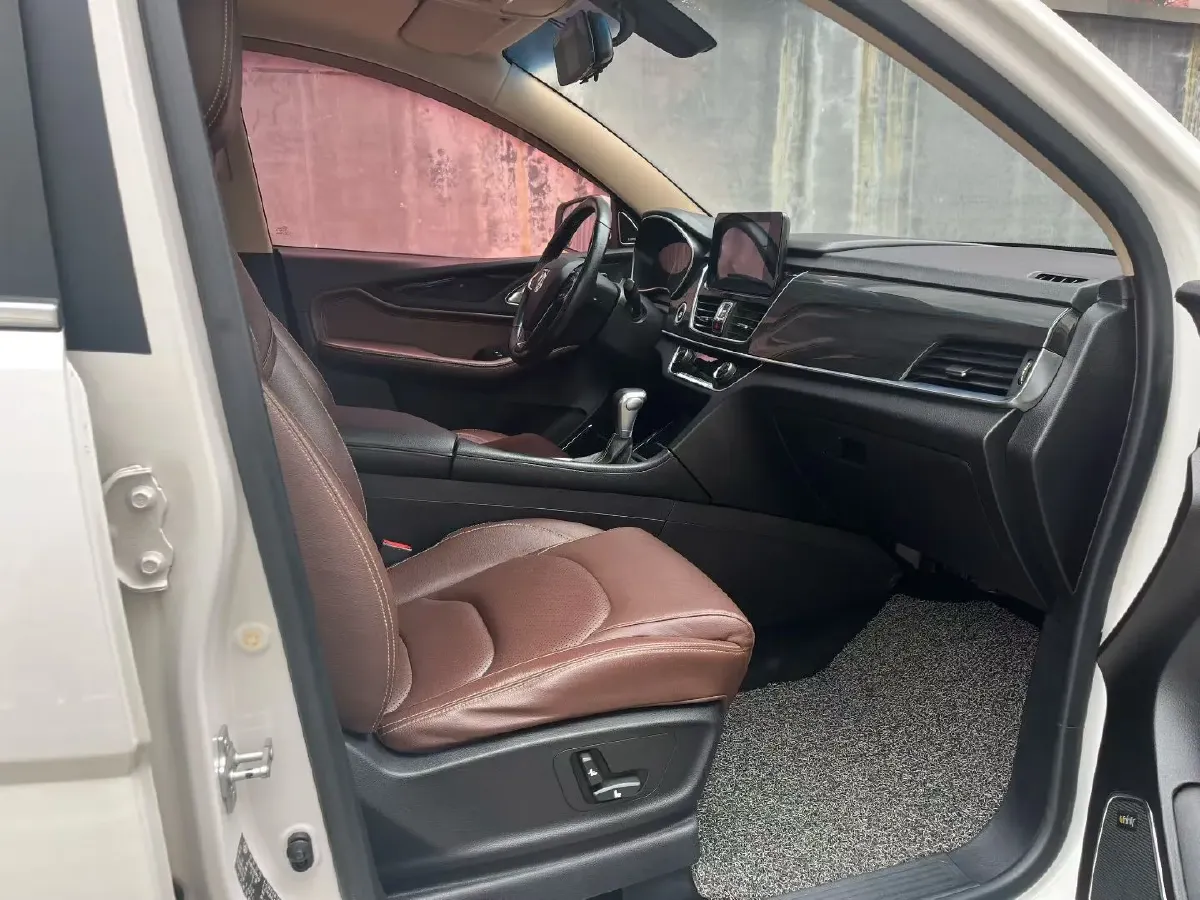 2017 BaoJun 560 1.5T 150HP L4 6DCT,autocango,china used car exporter,china ev exporter,chinese used car exporter,chinese used ev exporter