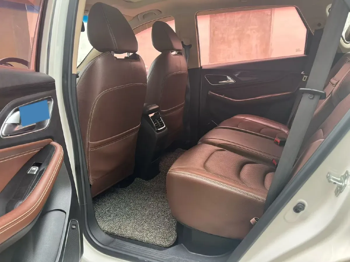 2017 BaoJun 560 1.5T 150HP L4 6DCT,autocango,china used car exporter,china ev exporter,chinese used car exporter,chinese used ev exporter