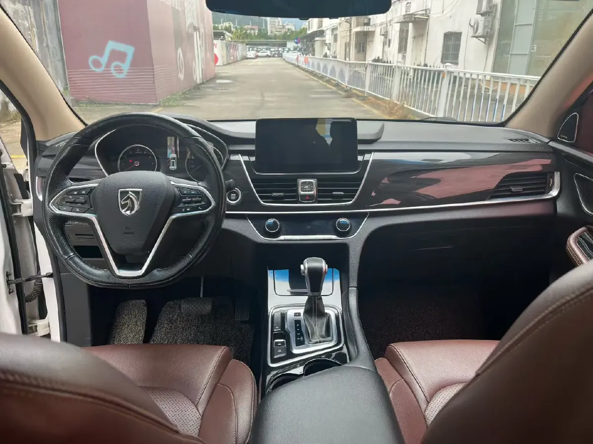 2017 BaoJun 560 1.5T 150HP L4 6DCT,autocango,china used car exporter,china ev exporter,chinese used car exporter,chinese used ev exporter