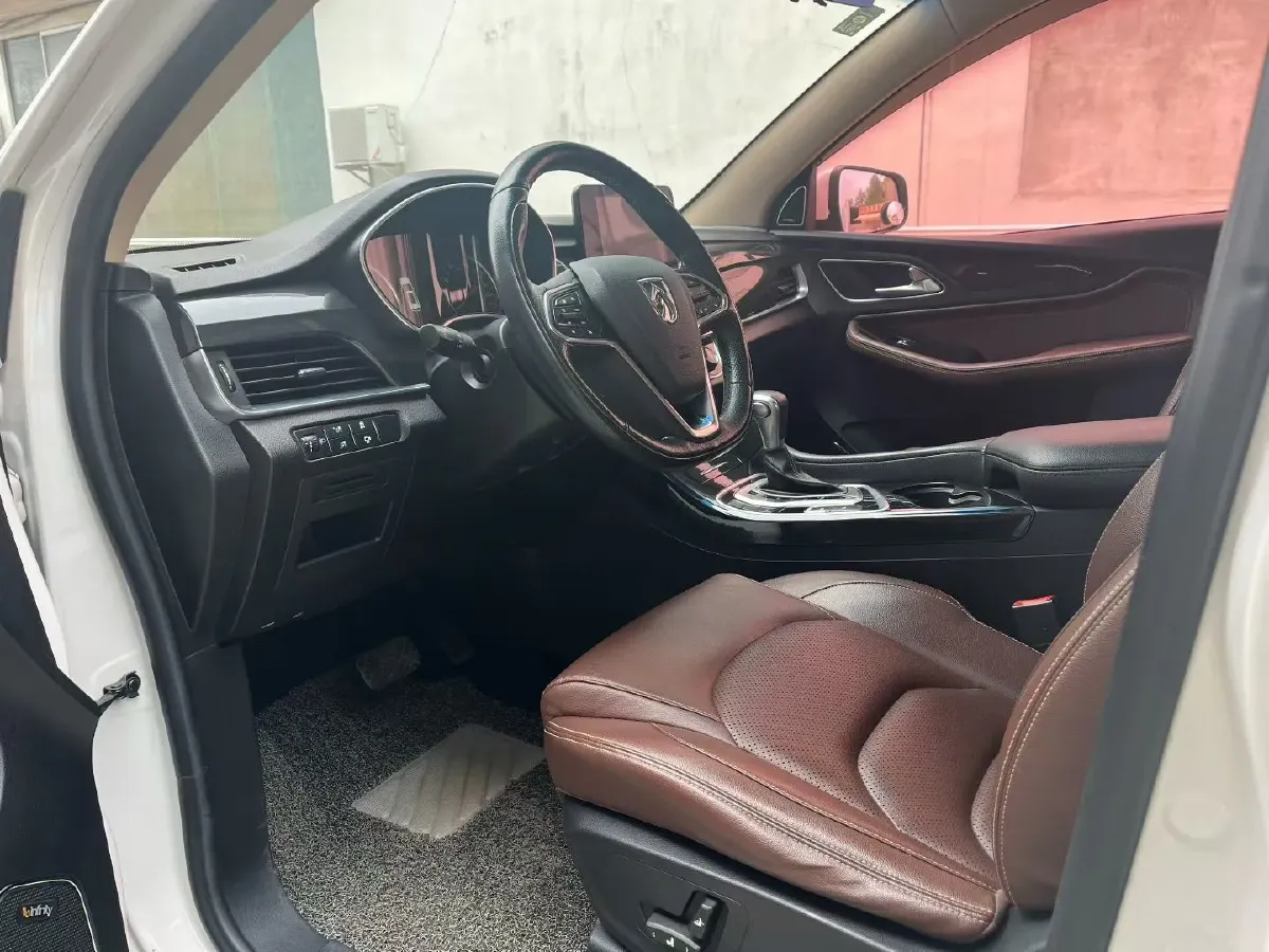 2017 BaoJun 560 1.5T 150HP L4 6DCT,autocango,china used car exporter,china ev exporter,chinese used car exporter,chinese used ev exporter