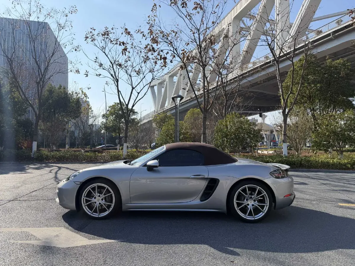 2022 Porsche 718 2.0T 250HP H4 7DCT,autocango,china used car exporter,china ev exporter,chinese used car exporter,chinese used ev exporter