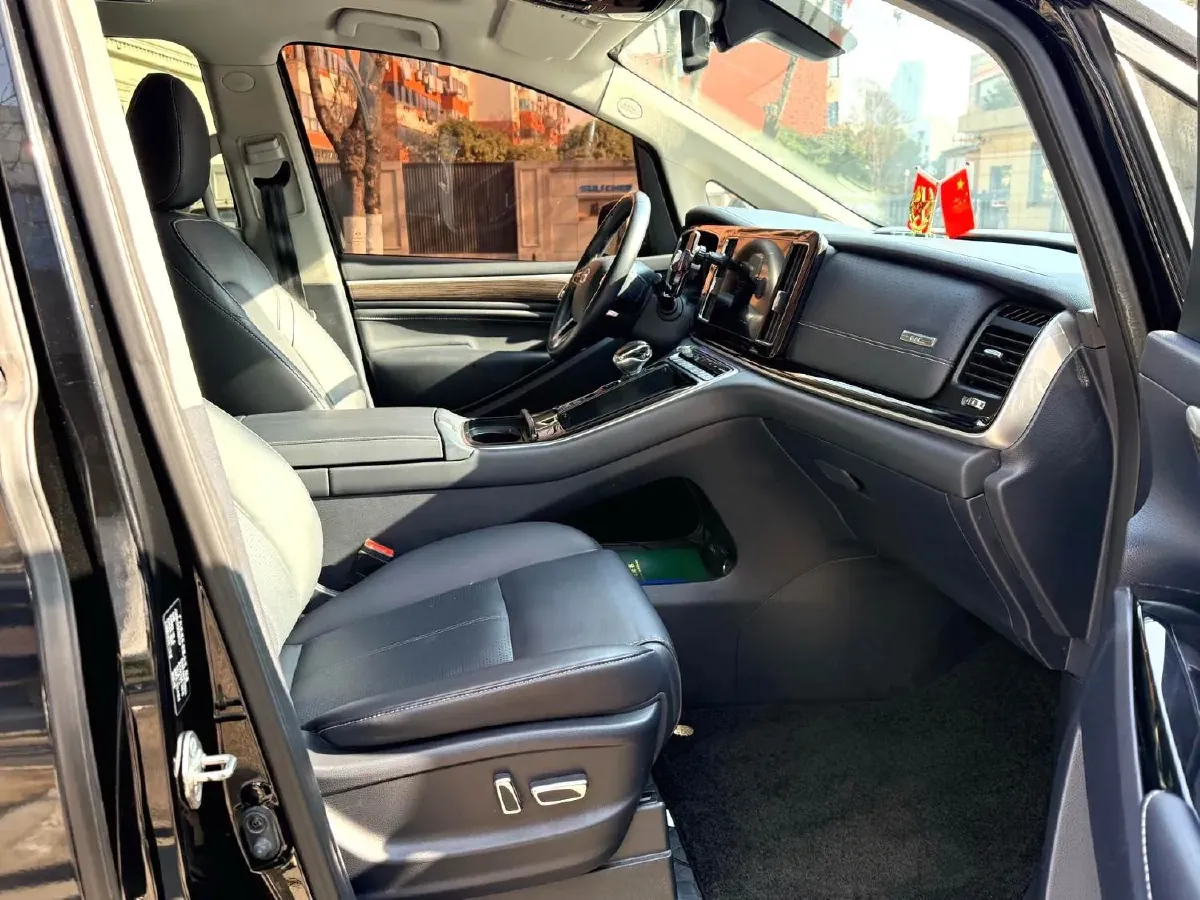 2021 GAC Trumpchi M8 2.0T 252HP L4 8AT,autocango,china used car exporter,china ev exporter,chinese used car exporter,chinese used ev exporter