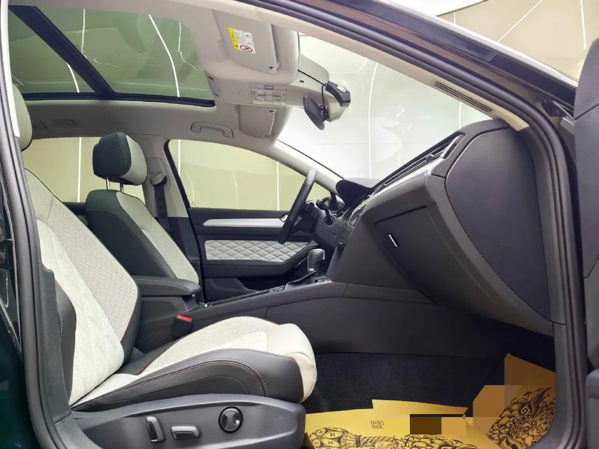 2025 Volkswagen Magotan 2.0T 186HP L4 7DCT,autocango,china used car exporter,china ev exporter,chinese used car exporter,chinese used ev exporter