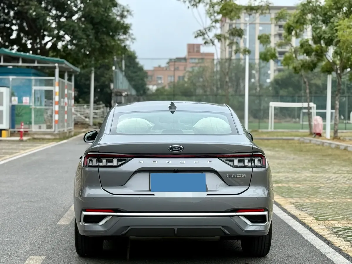 2025 Ford Mondeo 2.0T 254HP L4 8AT,autocango,china used car exporter,china ev exporter,chinese used car exporter,chinese used ev exporter