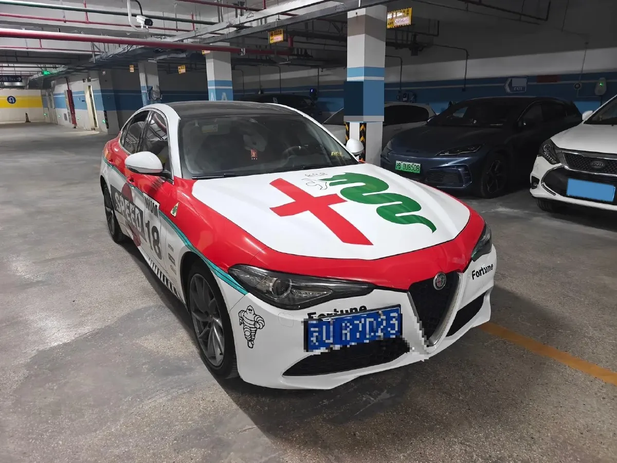 2020 Alfa Romeo Giulia 2.0T 280HP L4 8AT,autocango,china used car exporter,china ev exporter,chinese used car exporter,chinese used ev exporter