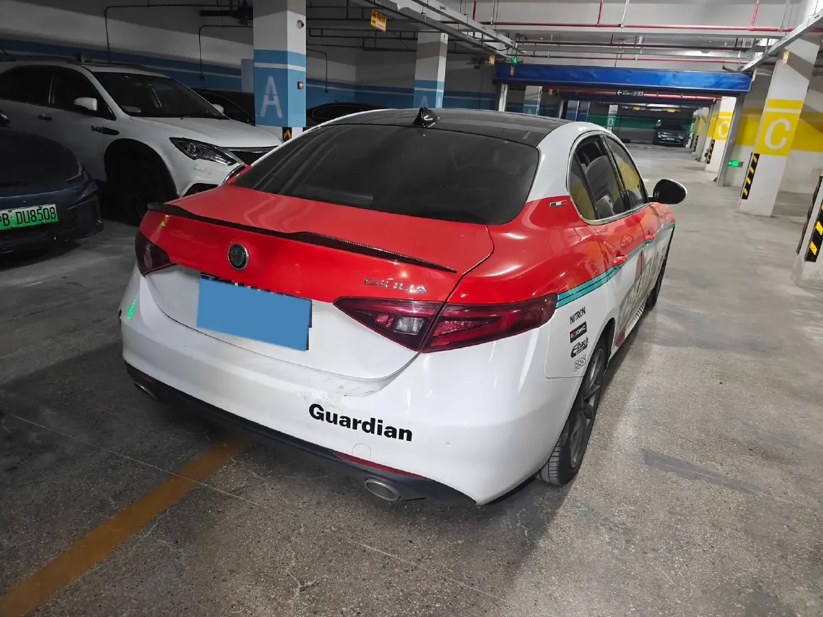 2020 Alfa Romeo Giulia 2.0T 280HP L4 8AT,autocango,china used car exporter,china ev exporter,chinese used car exporter,chinese used ev exporter