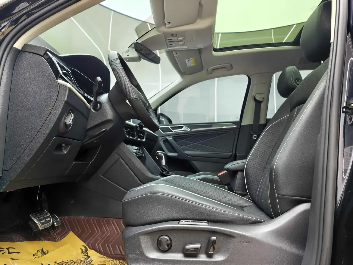 2023 Volkswagen Tiguan L 2.0T 186HP L4 7DCT,autocango,china used car exporter,china ev exporter,chinese used car exporter,chinese used ev exporter