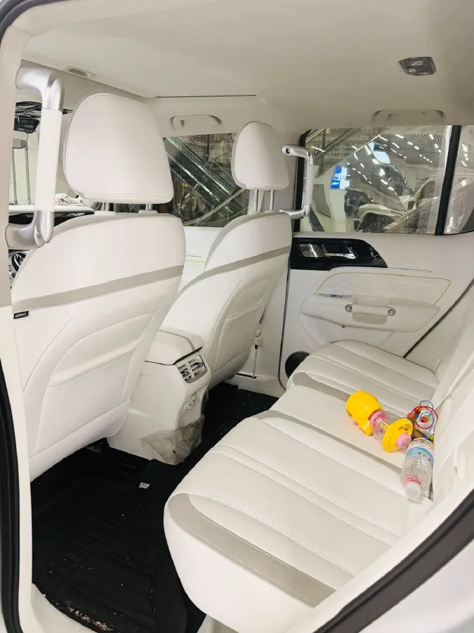 2021 Cyberspace 300 2.0T 227HP L4 8AT,autocango,china used car exporter,china ev exporter,chinese used car exporter,chinese used ev exporter