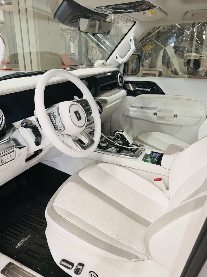 2021 Cyberspace 300 2.0T 227HP L4 8AT,autocango,china used car exporter,china ev exporter,chinese used car exporter,chinese used ev exporter