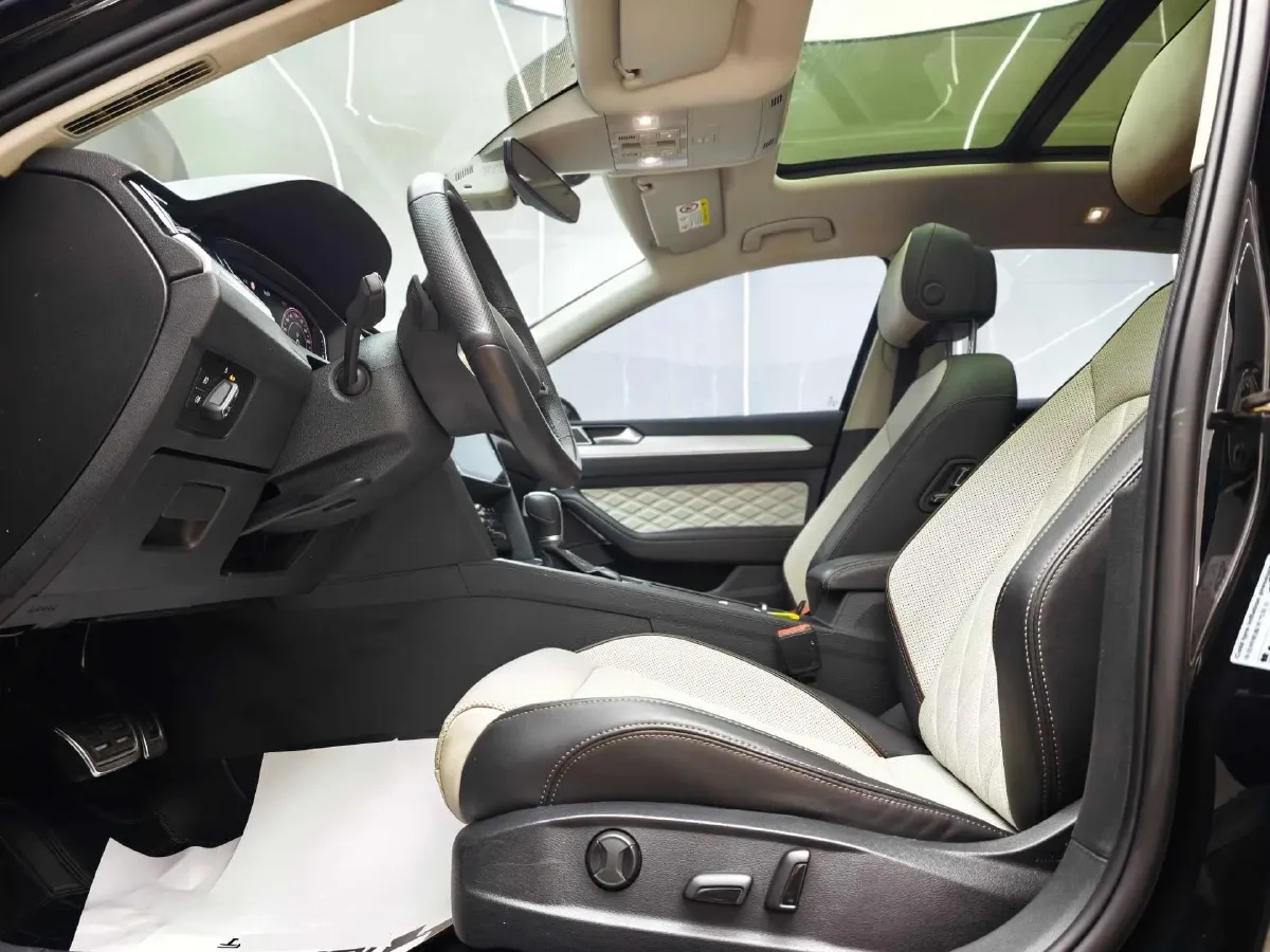 2023 Volkswagen Magotan 2.0T 186HP L4 7DCT,autocango,china used car exporter,china ev exporter,chinese used car exporter,chinese used ev exporter