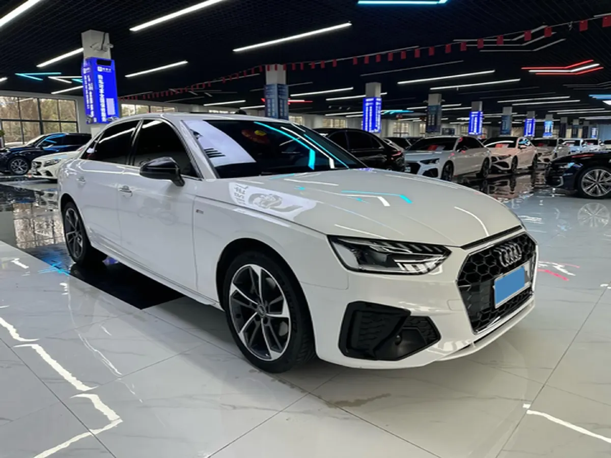 2022 Audi A4L 2.0T 190HP L4 7DCT,autocango,china used car exporter,china ev exporter,chinese used car exporter,chinese used ev exporter