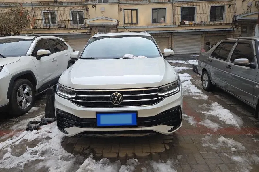 2024 Volkswagen Tiguan L 2.0T 186HP L4 7DCT,autocango,china used car exporter,china ev exporter,chinese used car exporter,chinese used ev exporter