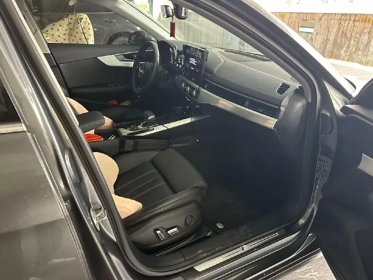 2022 Audi A4L 2.0T 190HP L4 7DCT,autocango,china used car exporter,china ev exporter,chinese used car exporter,chinese used ev exporter