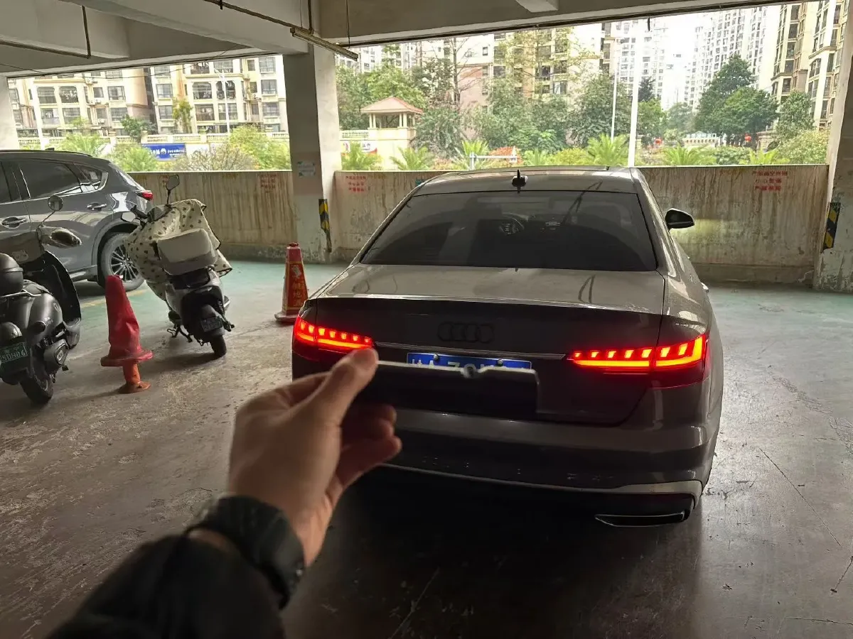 2022 Audi A4L 2.0T 190HP L4 7DCT,autocango,china used car exporter,china ev exporter,chinese used car exporter,chinese used ev exporter