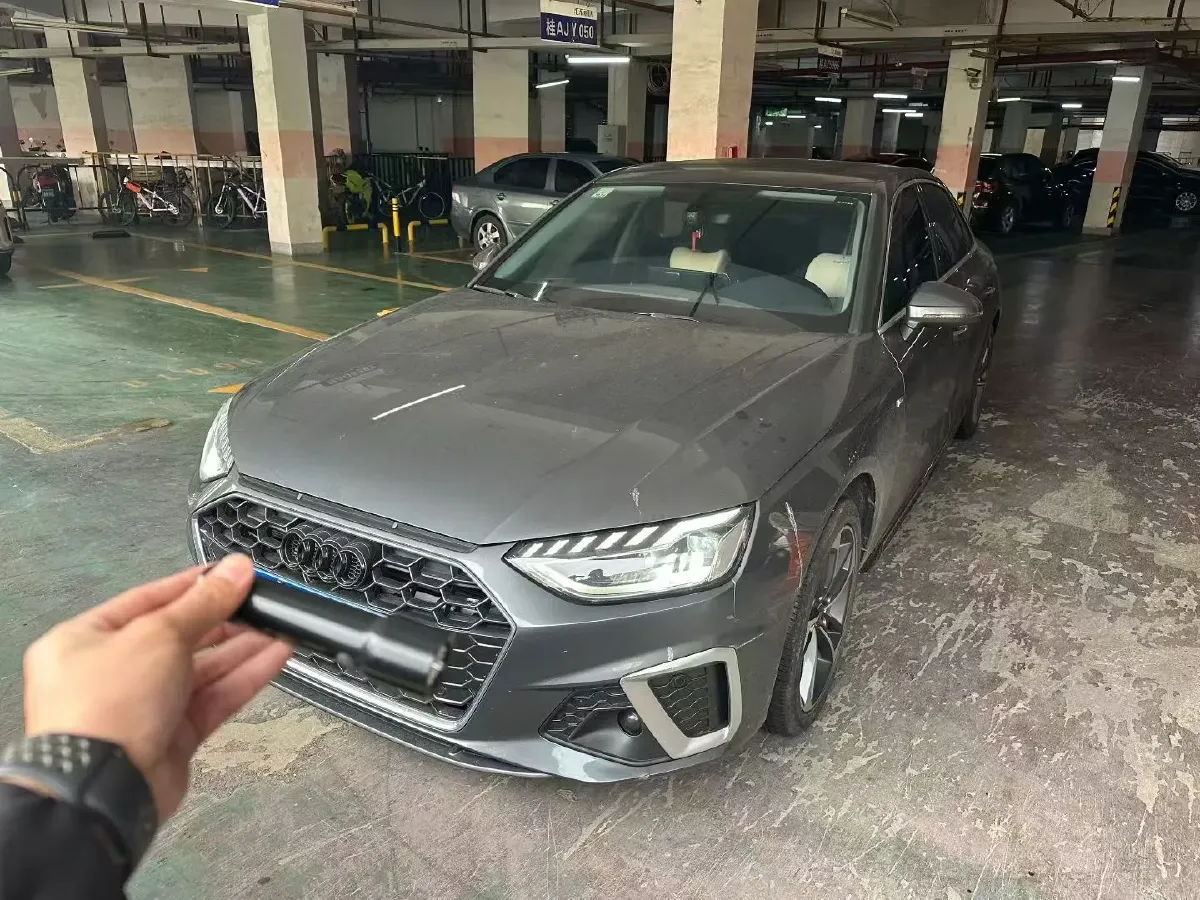 2022 Audi A4L 2.0T 190HP L4 7DCT,autocango,china used car exporter,china ev exporter,chinese used car exporter,chinese used ev exporter