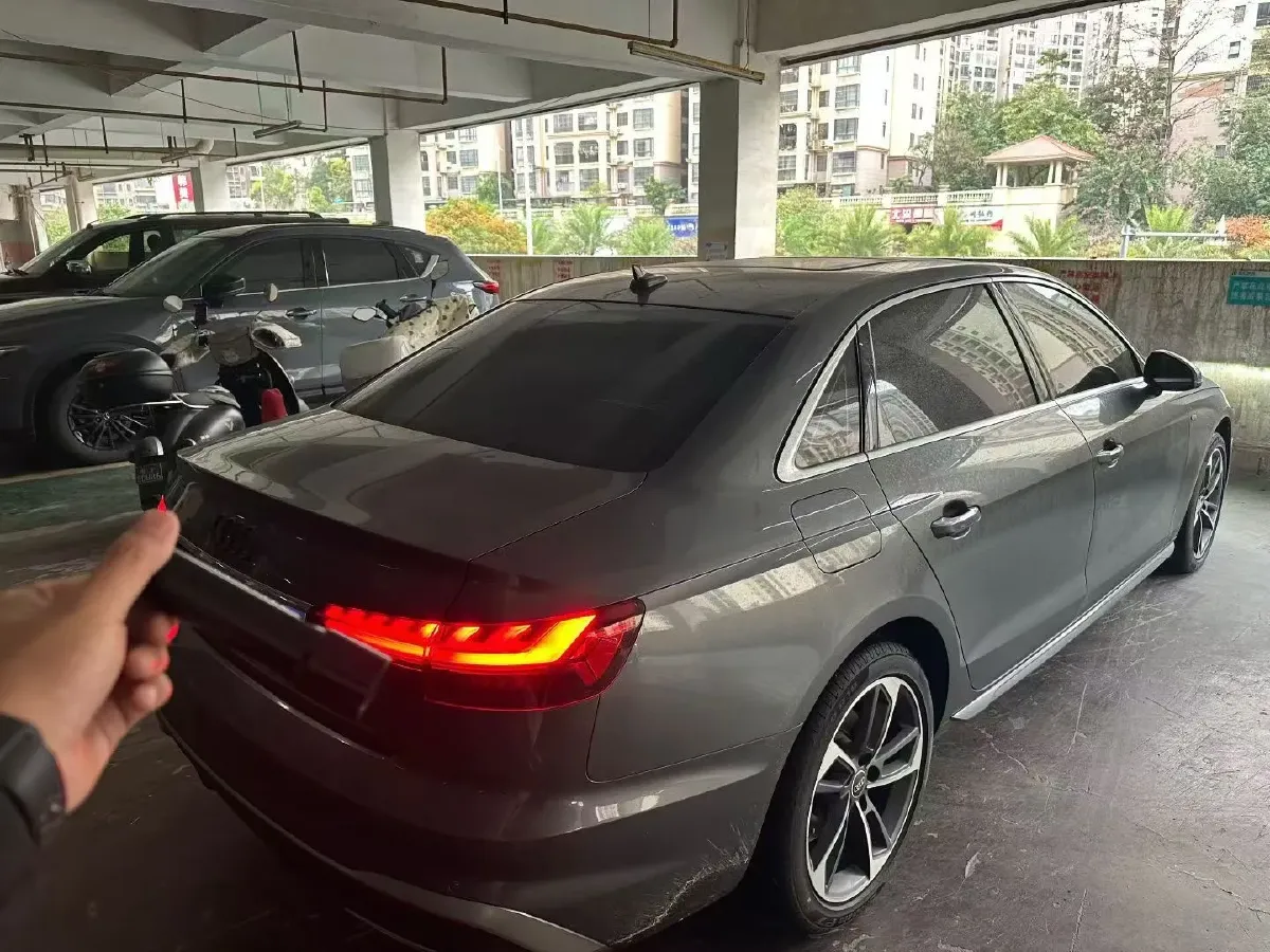 2022 Audi A4L 2.0T 190HP L4 7DCT,autocango,china used car exporter,china ev exporter,chinese used car exporter,chinese used ev exporter