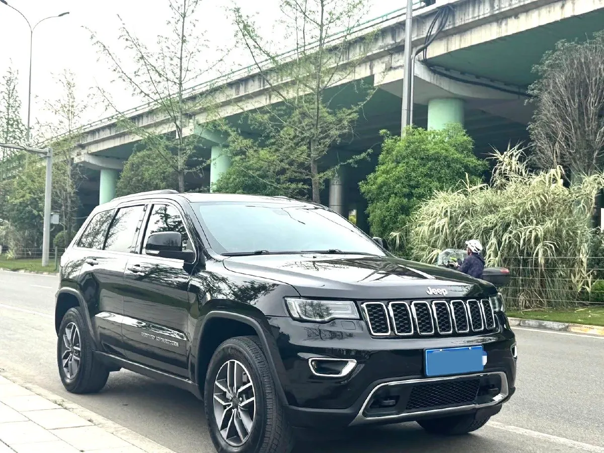 2020 Jeep Grand Cherokee 3.0L 234HP V6 8AT,autocango,china used car exporter,china ev exporter,chinese used car exporter,chinese used ev exporter