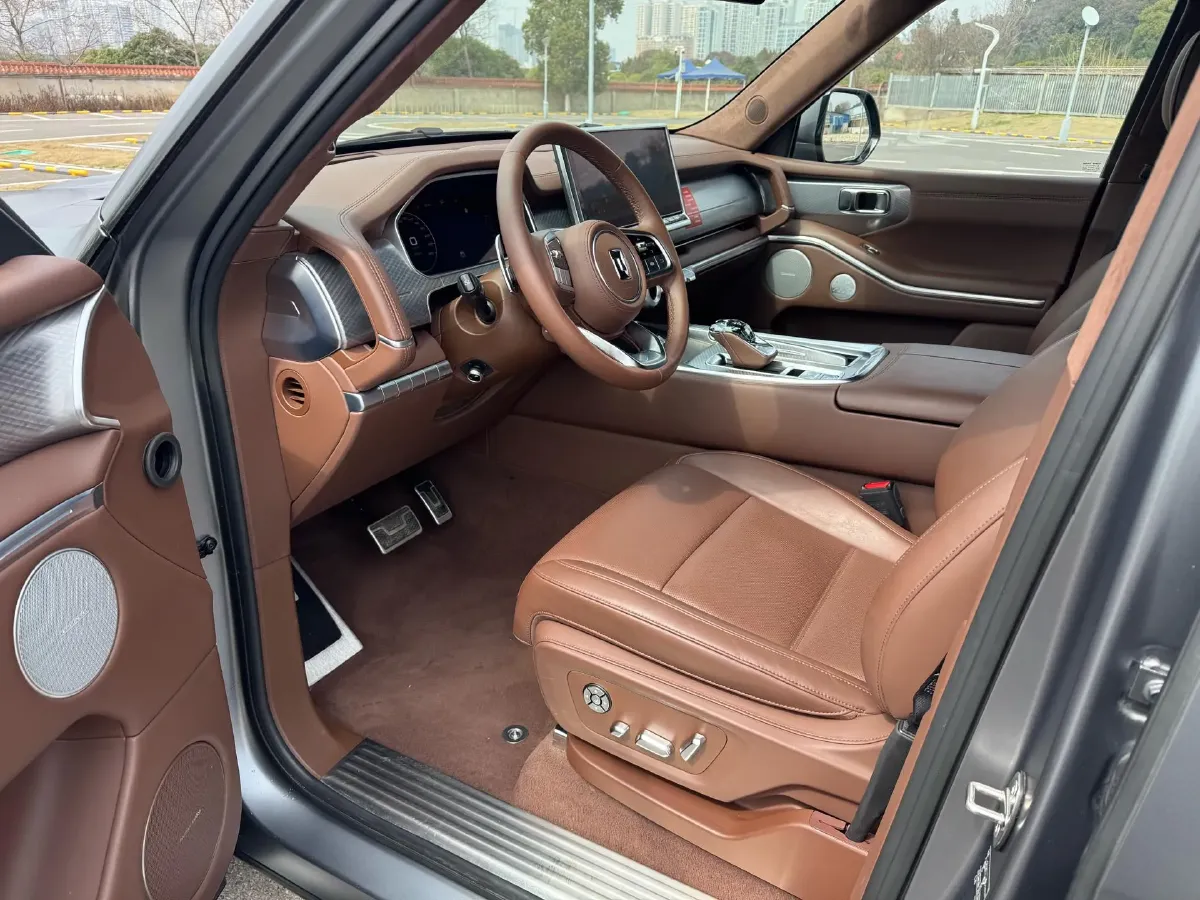 2024 Tank 700 3.0T 360HP V6 9AT PHEV 37.1KWH,autocango,china used car exporter,china ev exporter,chinese used car exporter,chinese used ev exporter