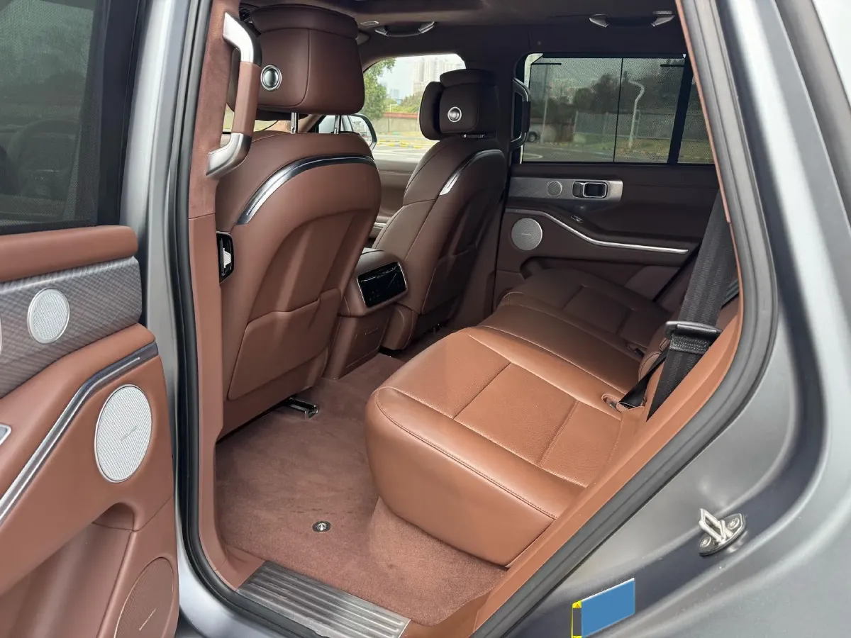 2024 Tank 700 3.0T 360HP V6 9AT PHEV 37.1KWH,autocango,china used car exporter,china ev exporter,chinese used car exporter,chinese used ev exporter