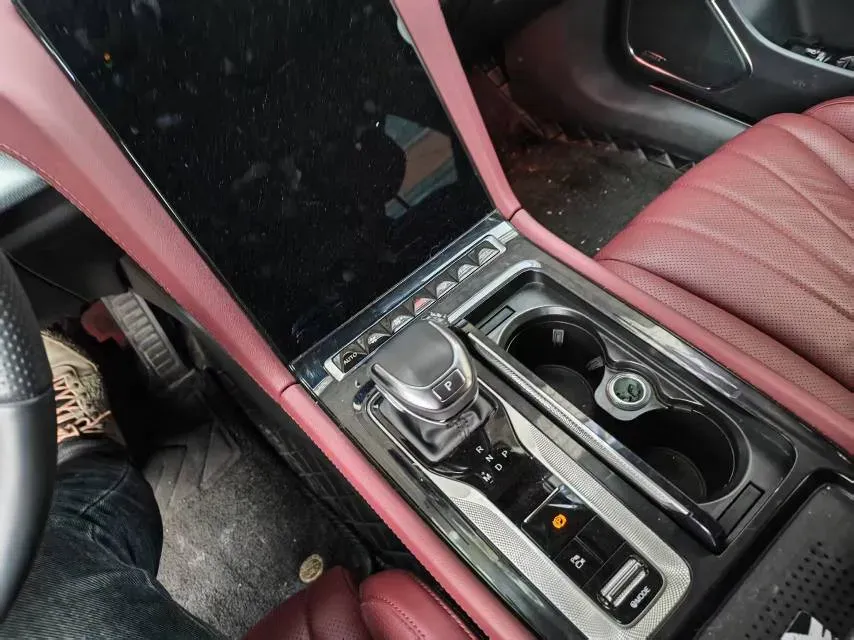 2023 HongQi H5 2.0T 224HP L4 8AT,autocango,china used car exporter,china ev exporter,chinese used car exporter,chinese used ev exporter