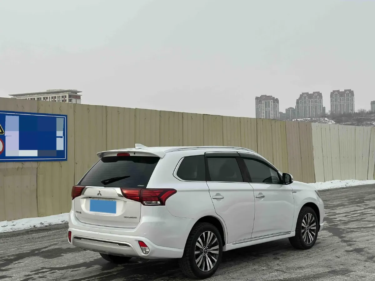 2021 Mitsubishi Outlander 2.4L 192HP L4 CVT,autocango,china used car exporter,china ev exporter,chinese used car exporter,chinese used ev exporter