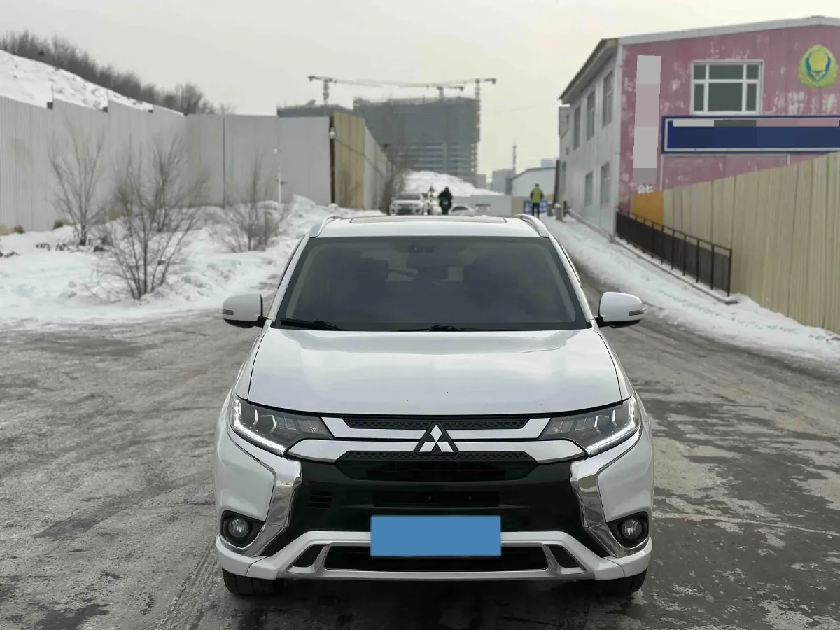 2021 Mitsubishi Outlander 2.4L 192HP L4 CVT,autocango,china used car exporter,china ev exporter,chinese used car exporter,chinese used ev exporter