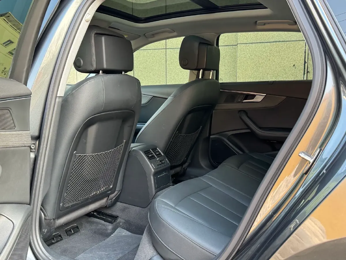 2022 Audi A4L 2.0T 190HP L4 7DCT,autocango,china used car exporter,china ev exporter,chinese used car exporter,chinese used ev exporter