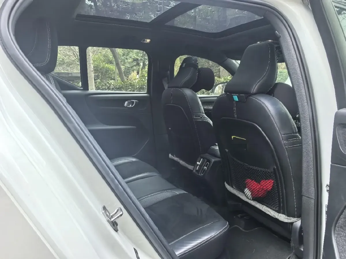 2021 Volvo XC40 2.0T 190HP L4 8AT,autocango,china used car exporter,china ev exporter,chinese used car exporter,chinese used ev exporter