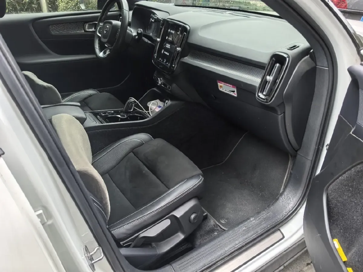 2021 Volvo XC40 2.0T 190HP L4 8AT,autocango,china used car exporter,china ev exporter,chinese used car exporter,chinese used ev exporter