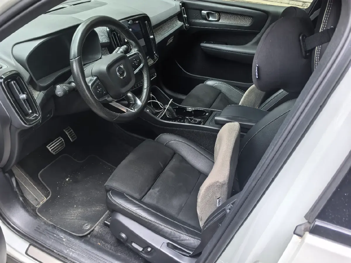 2021 Volvo XC40 2.0T 190HP L4 8AT,autocango,china used car exporter,china ev exporter,chinese used car exporter,chinese used ev exporter