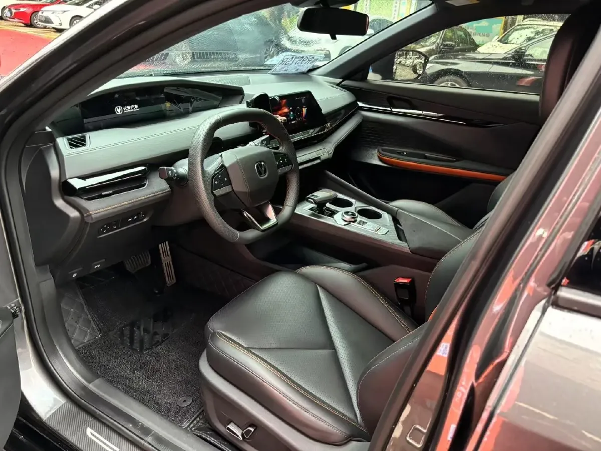 2022 ChangAn UNI-V 1.5T 188HP L4 7DCT,autocango,china used car exporter,china ev exporter,chinese used car exporter,chinese used ev exporter