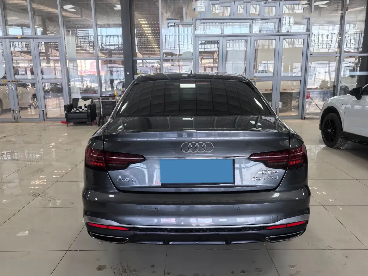 2024 Audi A4L 2.0T 190HP L4 7DCT,autocango,china used car exporter,china ev exporter,chinese used car exporter,chinese used ev exporter