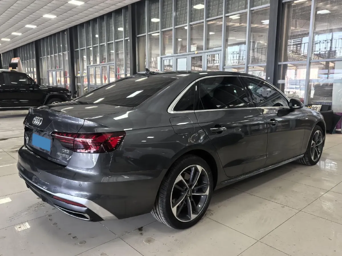 2024 Audi A4L 2.0T 190HP L4 7DCT,autocango,china used car exporter,china ev exporter,chinese used car exporter,chinese used ev exporter