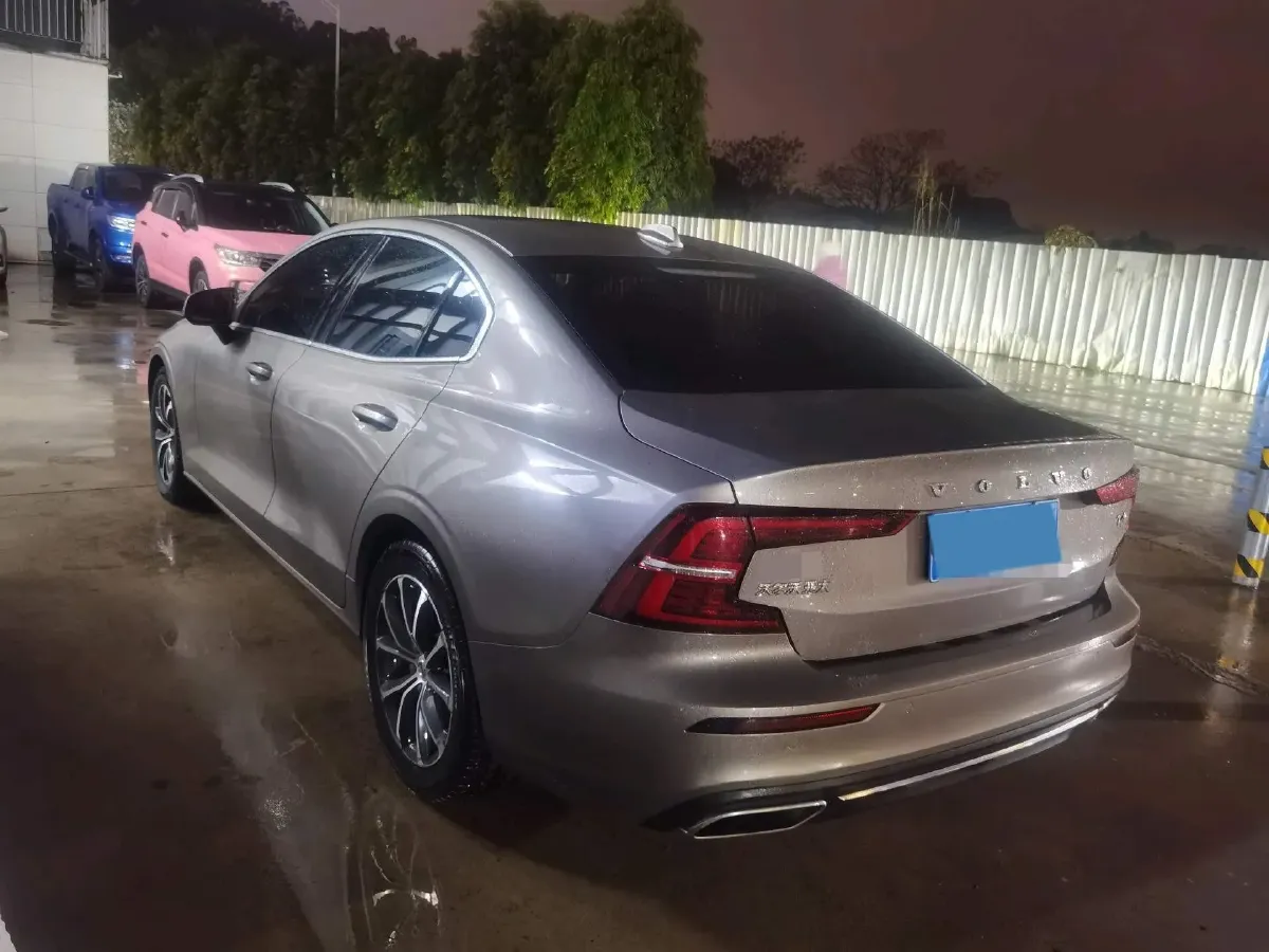 2021 Volvo S60 2.0T 190HP L4 8AT,autocango,china used car exporter,china ev exporter,chinese used car exporter,chinese used ev exporter