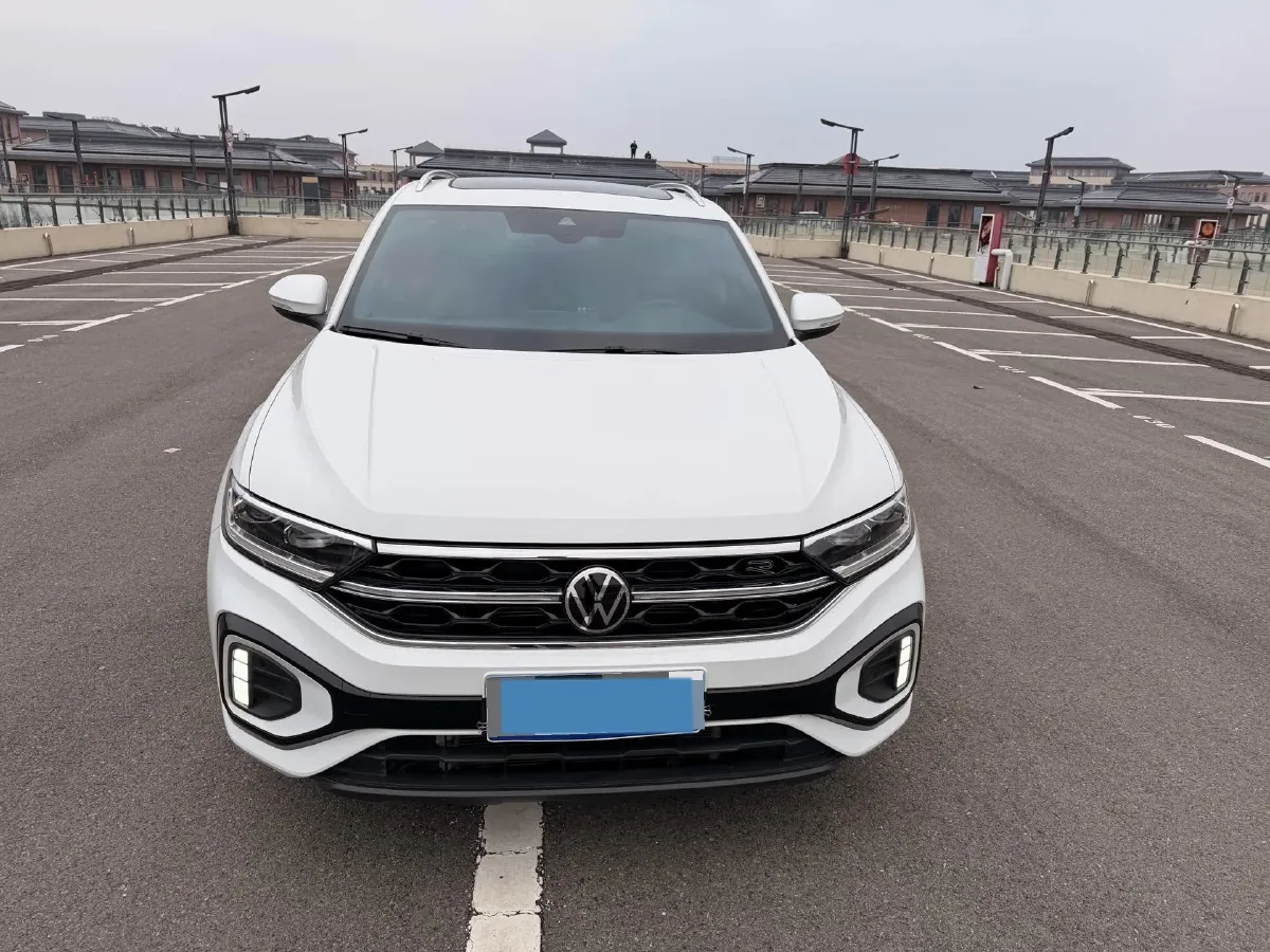 2024 Volkswagen T-Roc 1.5T 160HP L4 7DCT,autocango,china used car exporter,china ev exporter,chinese used car exporter,chinese used ev exporter