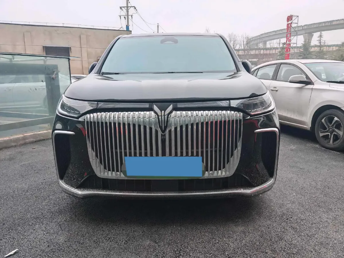 2025 Voyah Dream 1.5T 150HP L4 PHEV 41.7KWH,autocango,china used car exporter,china ev exporter,chinese used car exporter,chinese used ev exporter