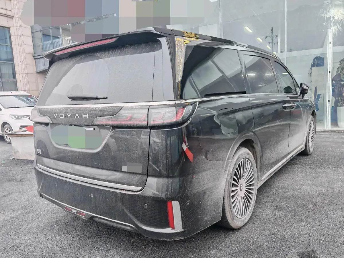 2025 Voyah Dream 1.5T 150HP L4 PHEV 41.7KWH,autocango,china used car exporter,china ev exporter,chinese used car exporter,chinese used ev exporter