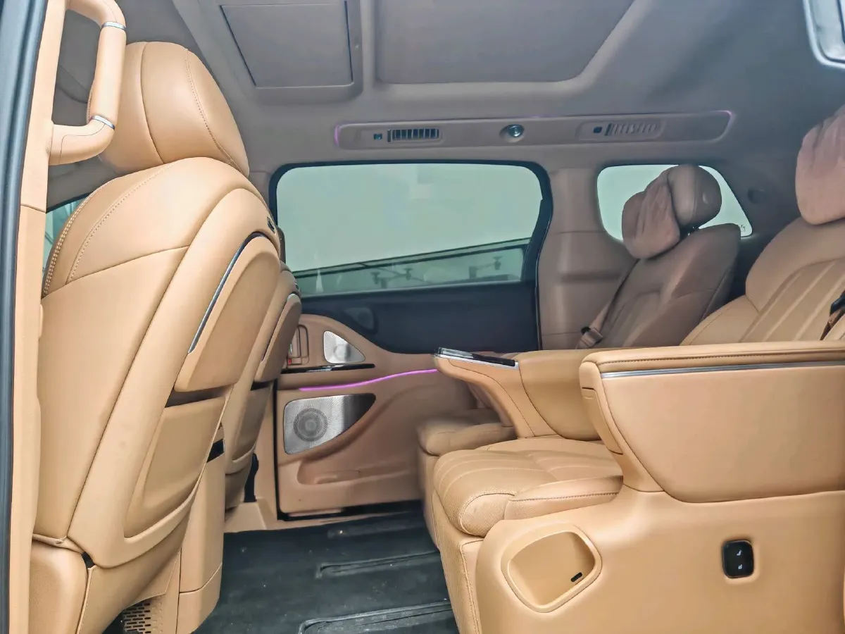 2025 Voyah Dream 1.5T 150HP L4 PHEV 41.7KWH,autocango,china used car exporter,china ev exporter,chinese used car exporter,chinese used ev exporter