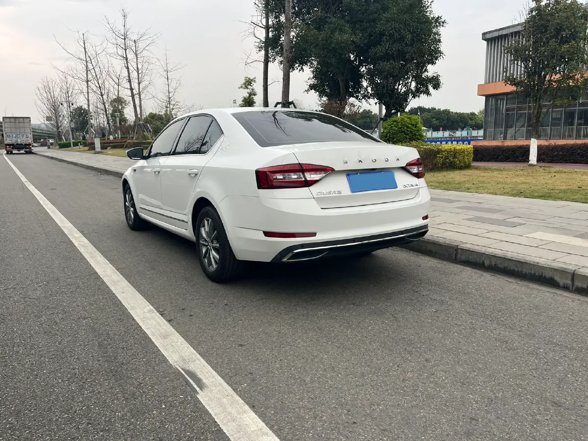 2020 Skoda Octavia 1.5L 113HP L4 6AT,autocango,china used car exporter,china ev exporter,chinese used car exporter,chinese used ev exporter