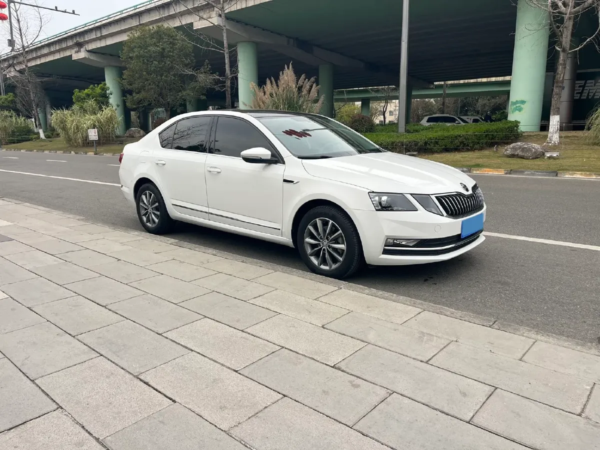 2020 Skoda Octavia 1.5L 113HP L4 6AT,autocango,china used car exporter,china ev exporter,chinese used car exporter,chinese used ev exporter