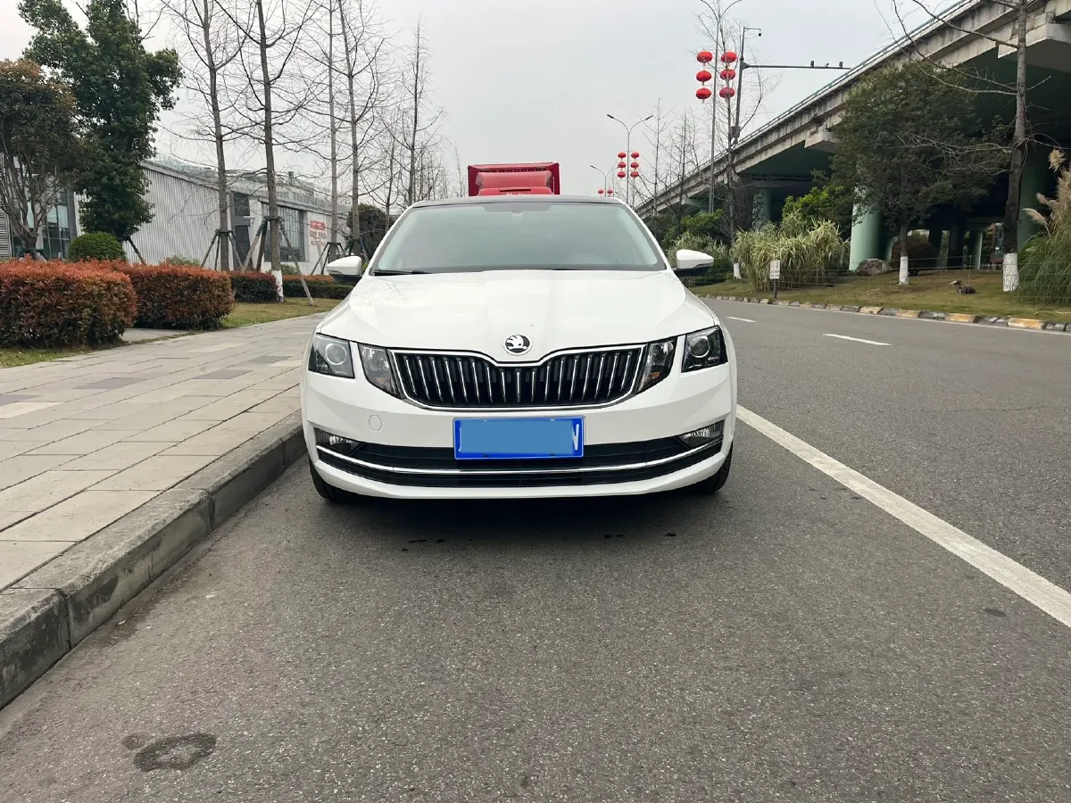 2020 Skoda Octavia 1.5L 113HP L4 6AT,autocango,china used car exporter,china ev exporter,chinese used car exporter,chinese used ev exporter