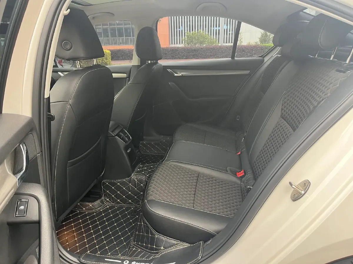 2020 Skoda Octavia 1.5L 113HP L4 6AT,autocango,china used car exporter,china ev exporter,chinese used car exporter,chinese used ev exporter