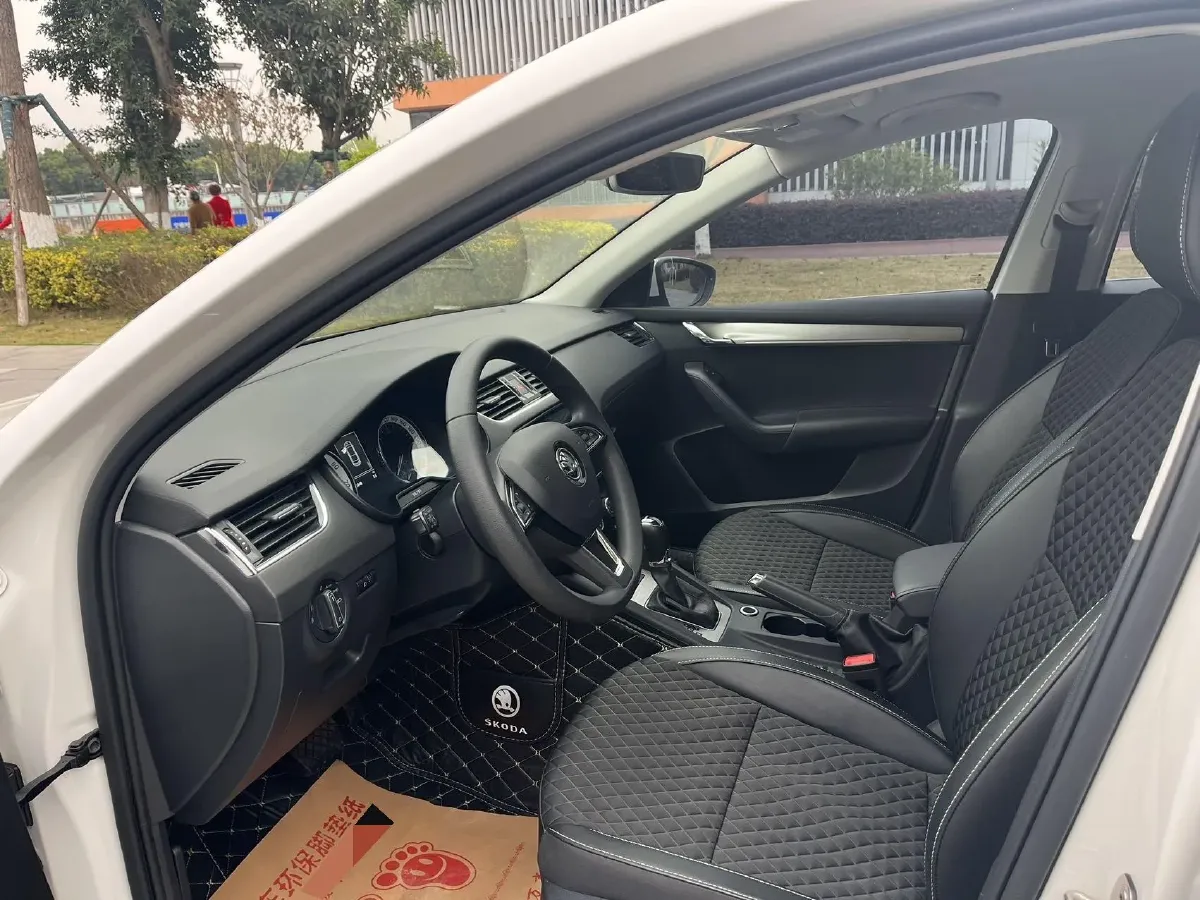 2020 Skoda Octavia 1.5L 113HP L4 6AT,autocango,china used car exporter,china ev exporter,chinese used car exporter,chinese used ev exporter