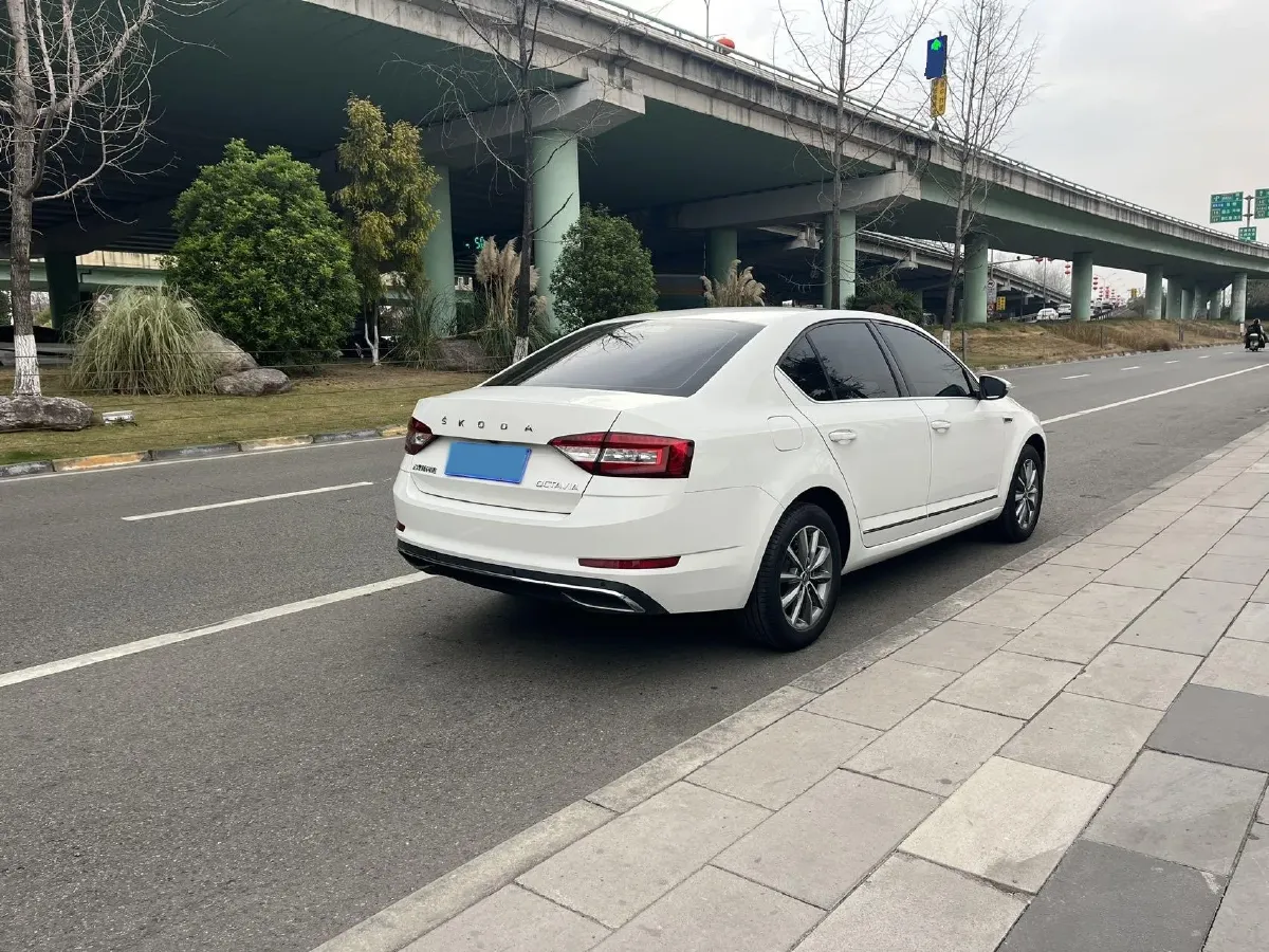 2020 Skoda Octavia 1.5L 113HP L4 6AT,autocango,china used car exporter,china ev exporter,chinese used car exporter,chinese used ev exporter
