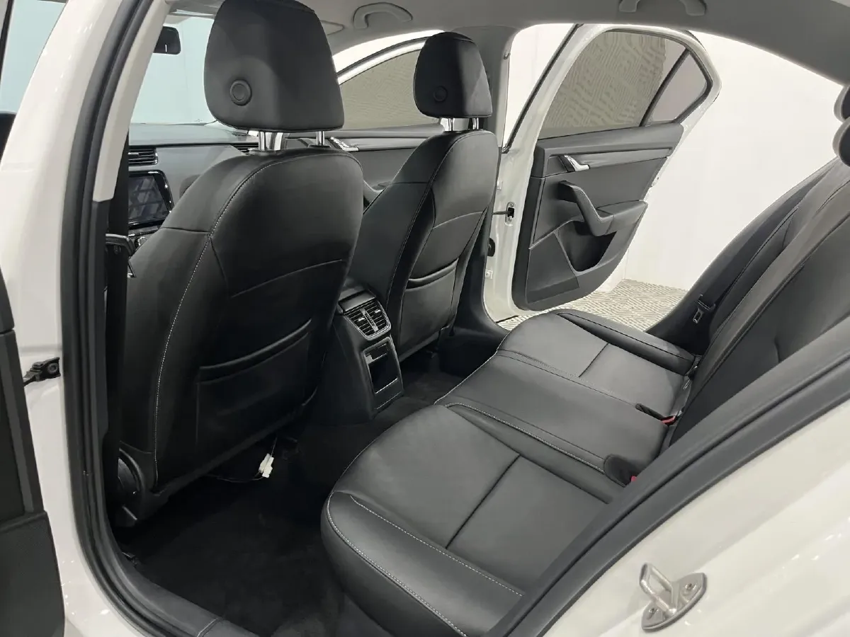 2021 Skoda Octavia 1.5L 113HP L4 6AT,autocango,china used car exporter,china ev exporter,chinese used car exporter,chinese used ev exporter