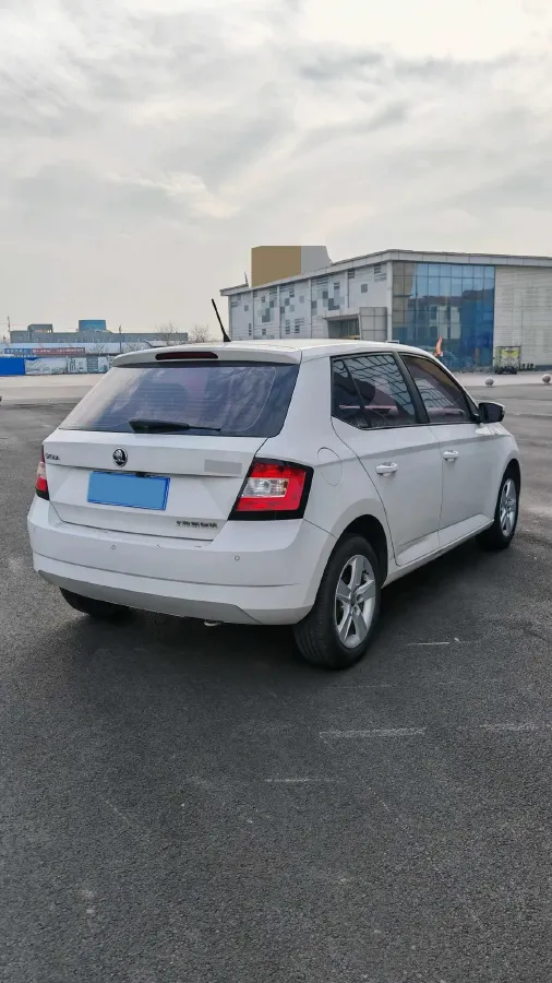 2017 Skoda Fabia 1.4L 90HP L4 6AT,autocango,china used car exporter,china ev exporter,chinese used car exporter,chinese used ev exporter