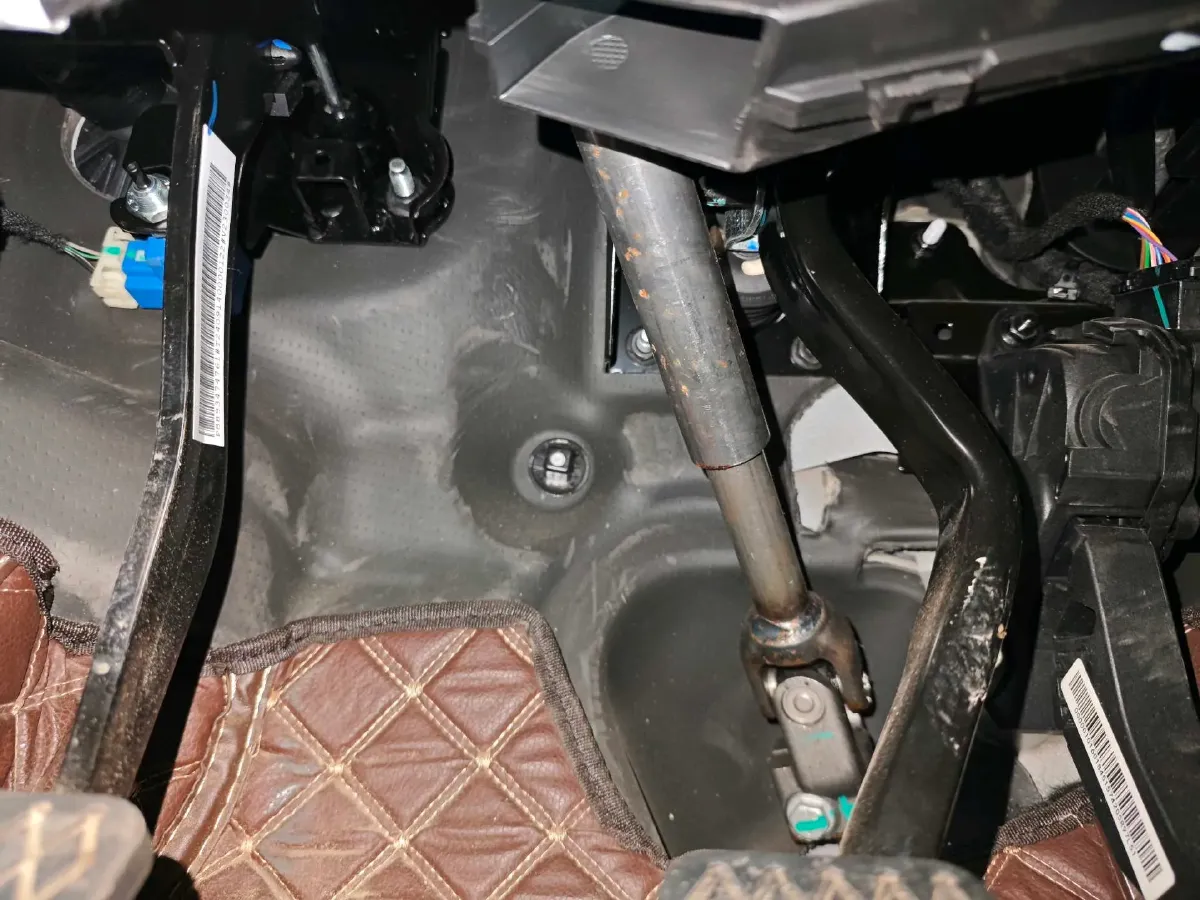 2025 Geely Emgrand 1.5L 127HP L4 5MT,autocango,china used car exporter,china ev exporter,chinese used car exporter,chinese used ev exporter