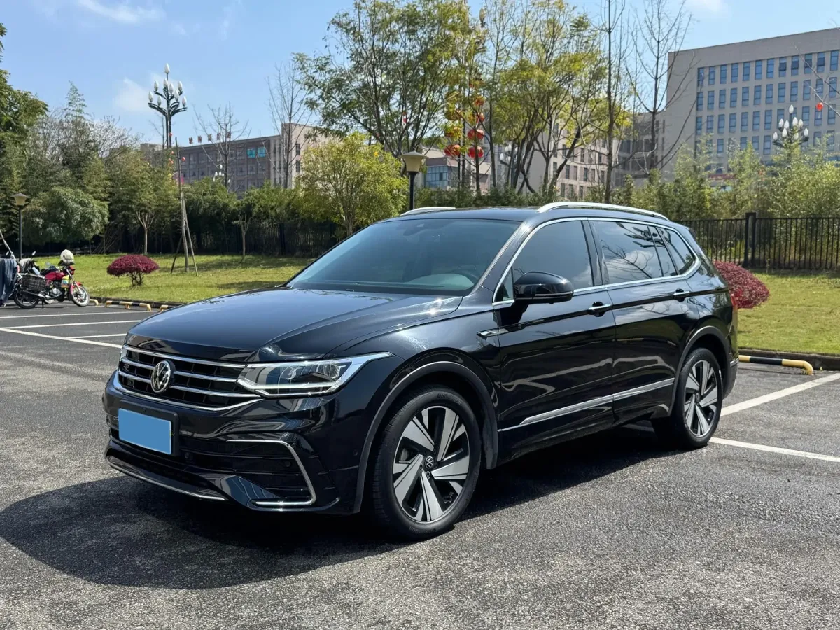 2023 Volkswagen Tiguan L 2.0T 186HP L4 7DCT,autocango,china used car exporter,china ev exporter,chinese used car exporter,chinese used ev exporter