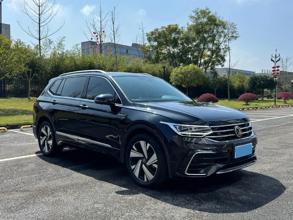 2023 Volkswagen Tiguan L 2.0T 186HP L4 7DCT,autocango,china used car exporter,china ev exporter,chinese used car exporter,chinese used ev exporter