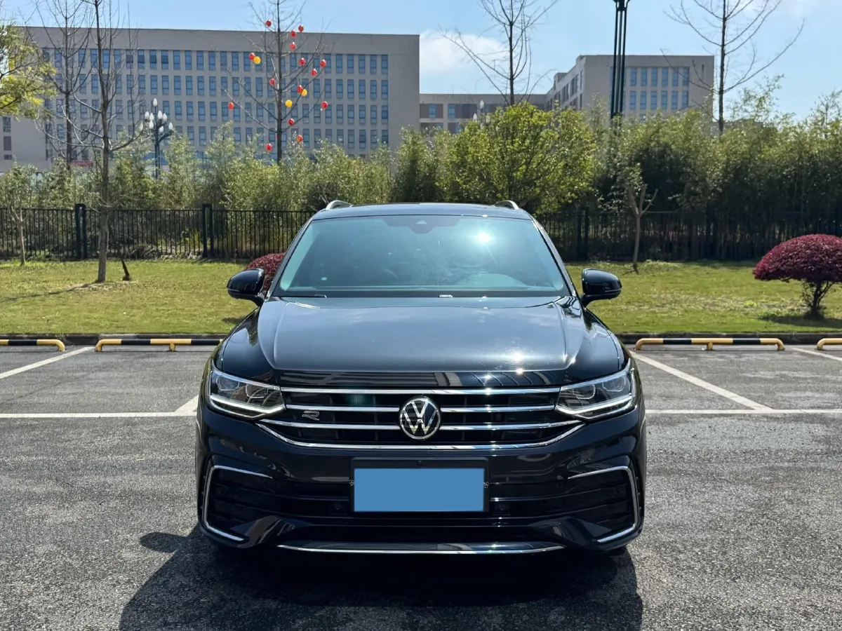2023 Volkswagen Tiguan L 2.0T 186HP L4 7DCT,autocango,china used car exporter,china ev exporter,chinese used car exporter,chinese used ev exporter